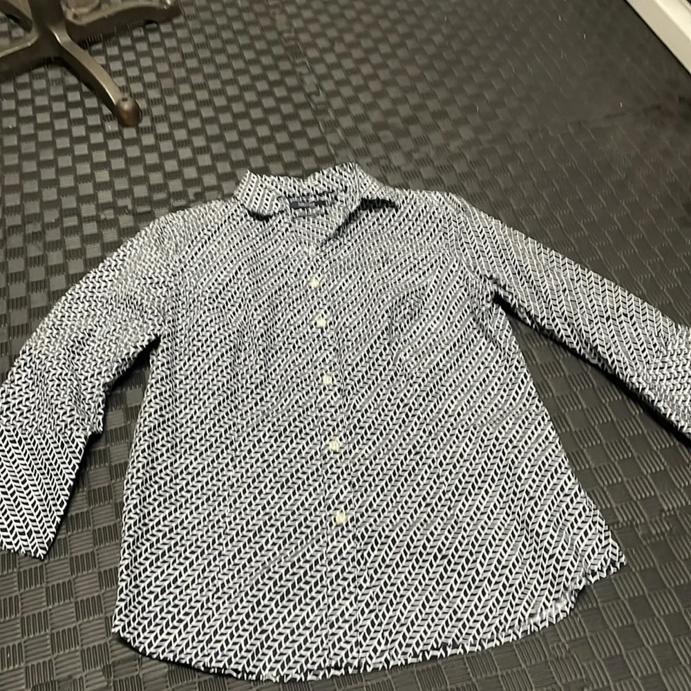 Nautical wrinkle resistant button down shirt size medium